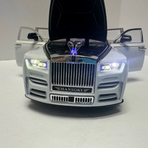 1:24 Rolls-Royce Phantom Metal Diecast BLACK WHITE WITH LEDS Roll-Back - Picture 7 of 14